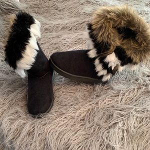 Black fur lined boots